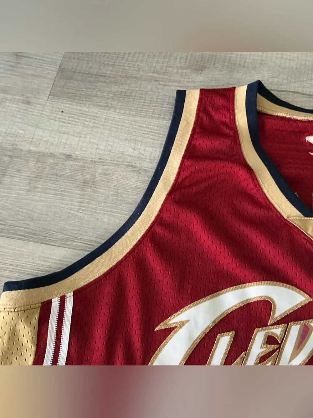 Nike Cleveland Cavaliers LeBron James #23 Swingman Jersey – XL – Wine & Gold